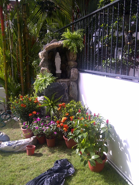 [Image: grotto3.jpg]