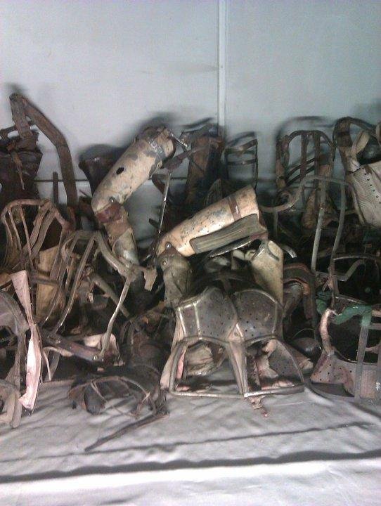 [Image: Auschwitz08-prosthetics-jpg_083036.jpg]