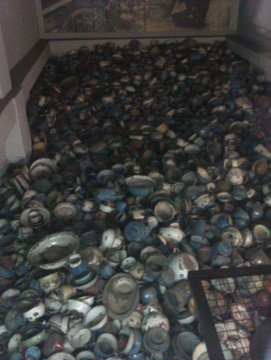 [Image: Auschwitz09-bowls-jpg_084309.jpg]