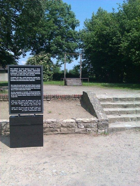 [Image: Auschwitz20-hanging-jpg_095358.jpg]